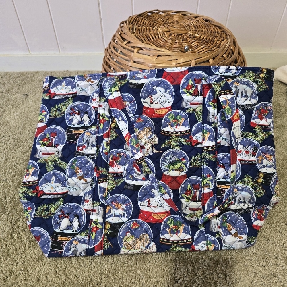 NWT Vera Bradley Grand Tote in snow globe pattern